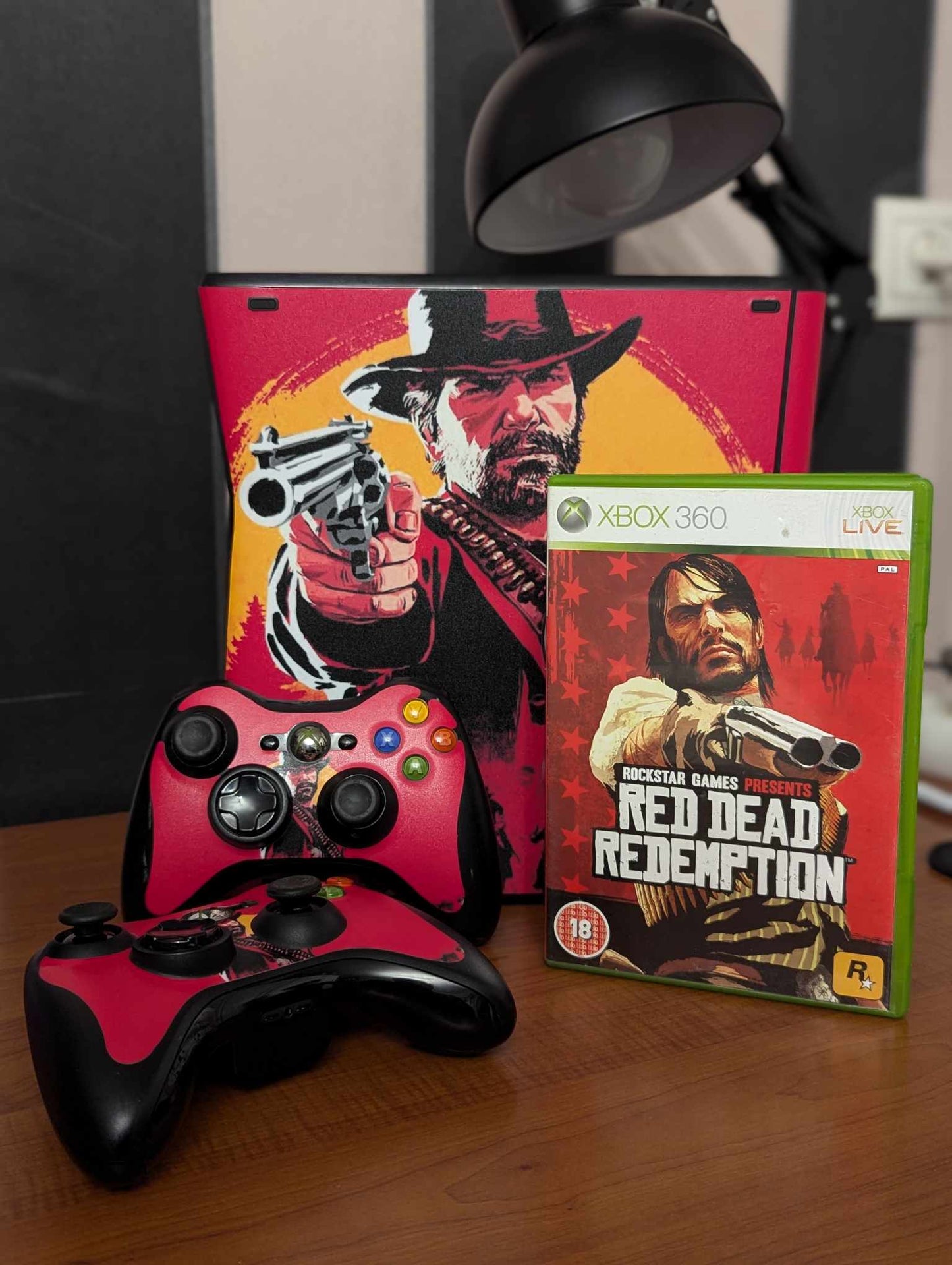Xbox 360 Slim RDR-ის სქინით + 2 კონტროლერი + RDR