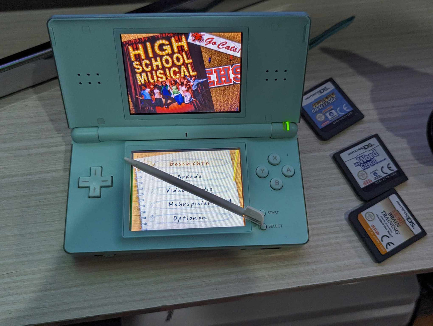 Nintendo DSi Light blue + games
