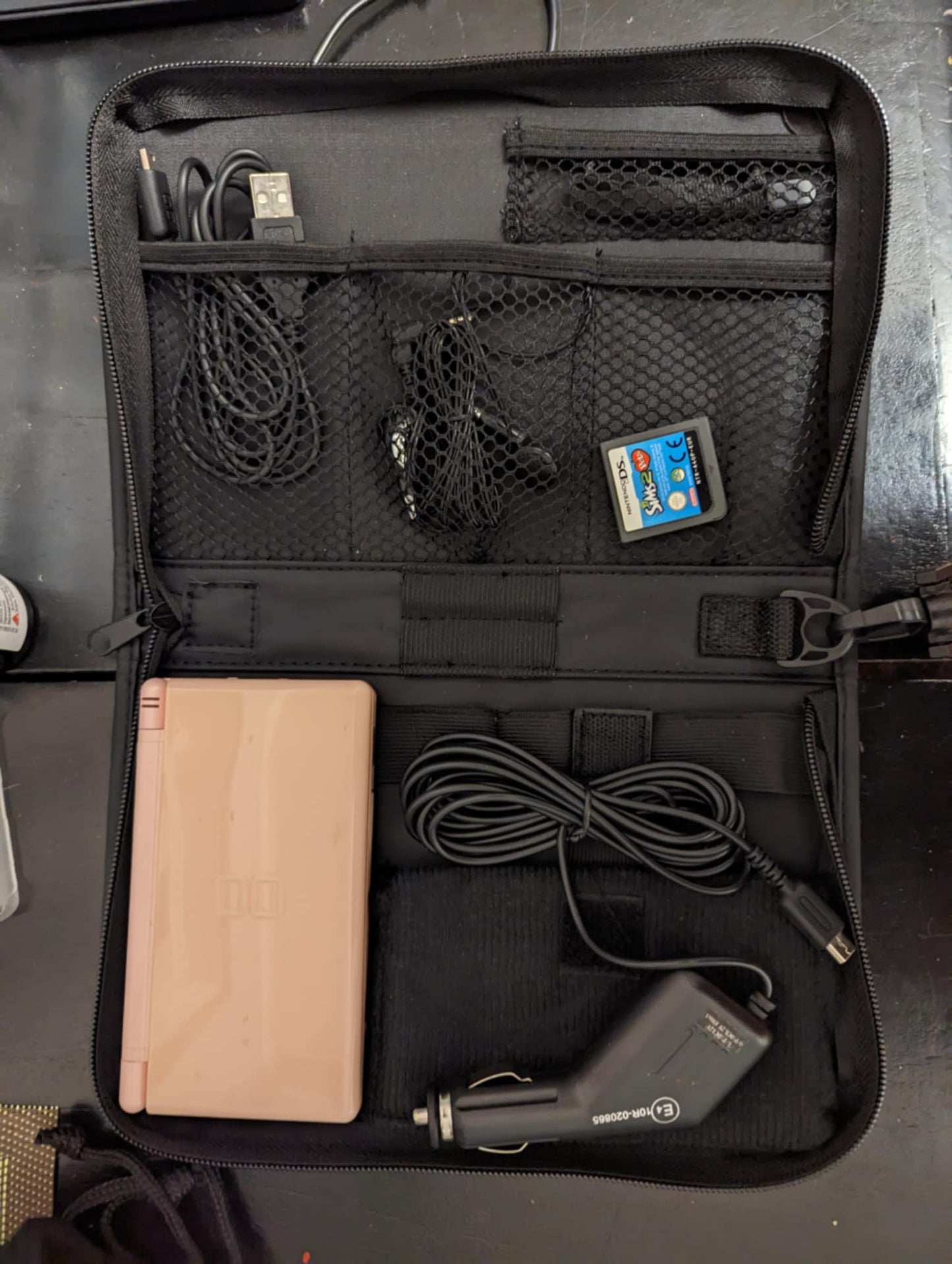 Nintendo DS lite + აქსესუარების ჩანთა