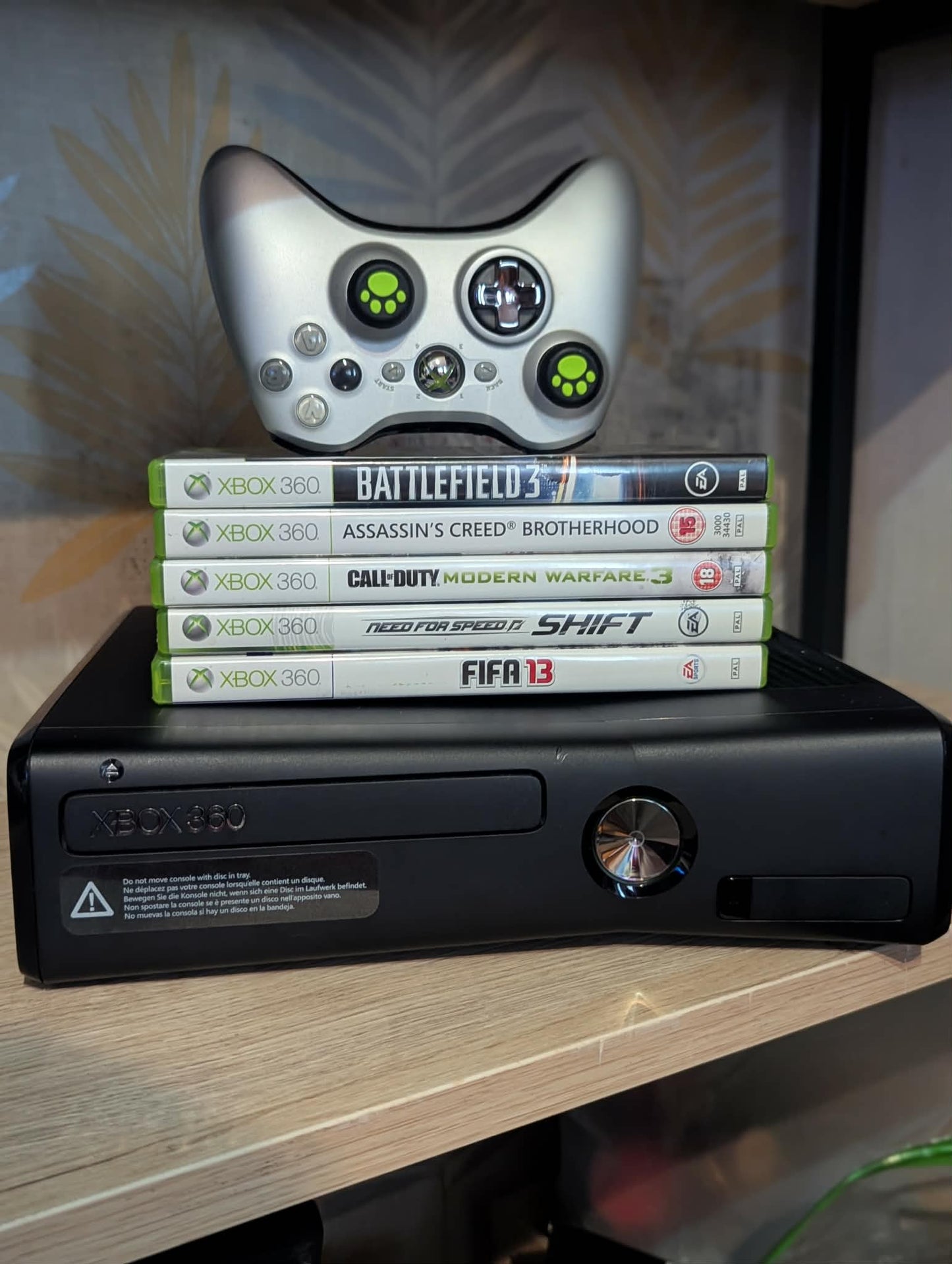 Xbox 360 Slim + Extras