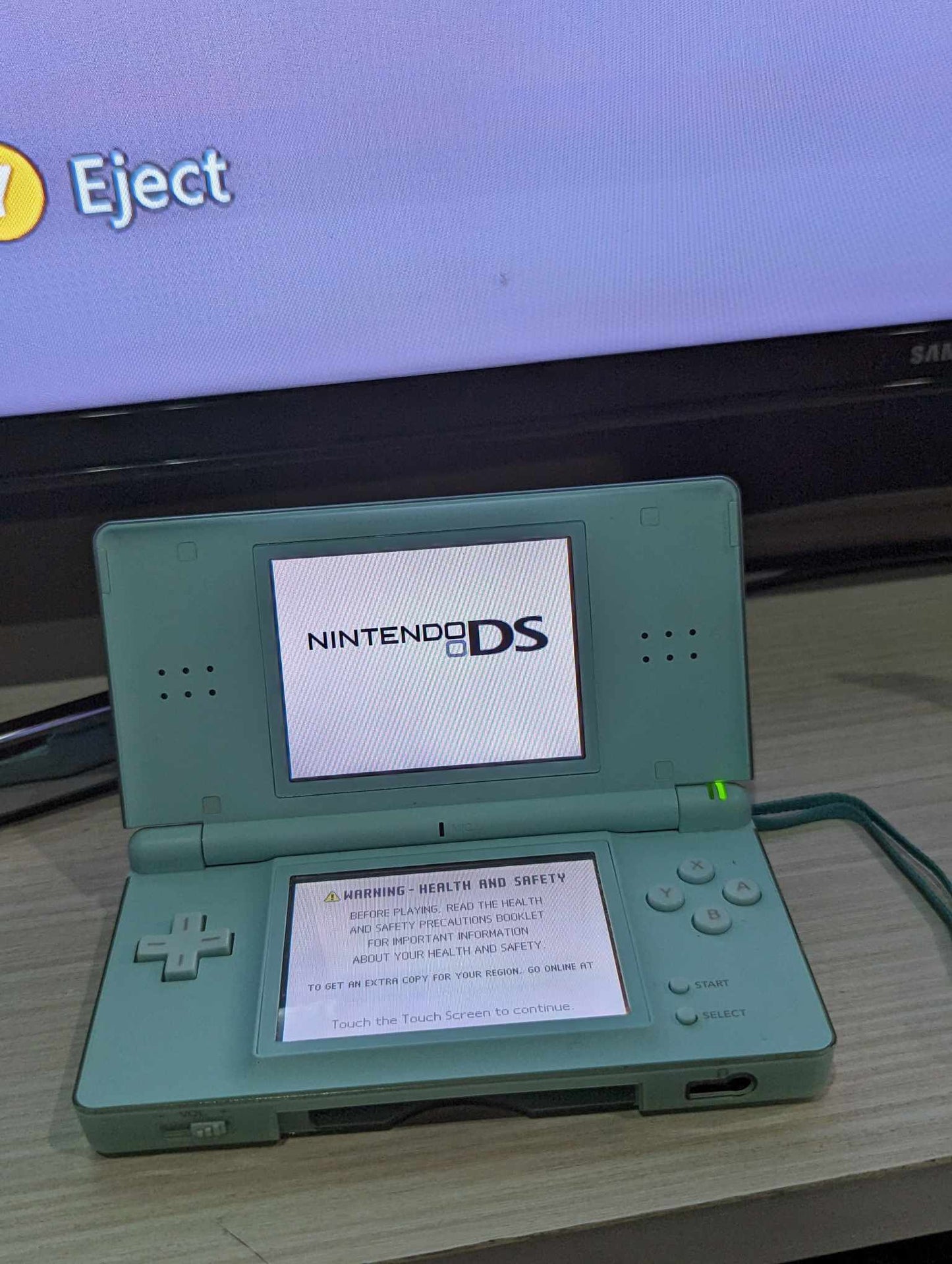 Nintendo DSi Light blue + games
