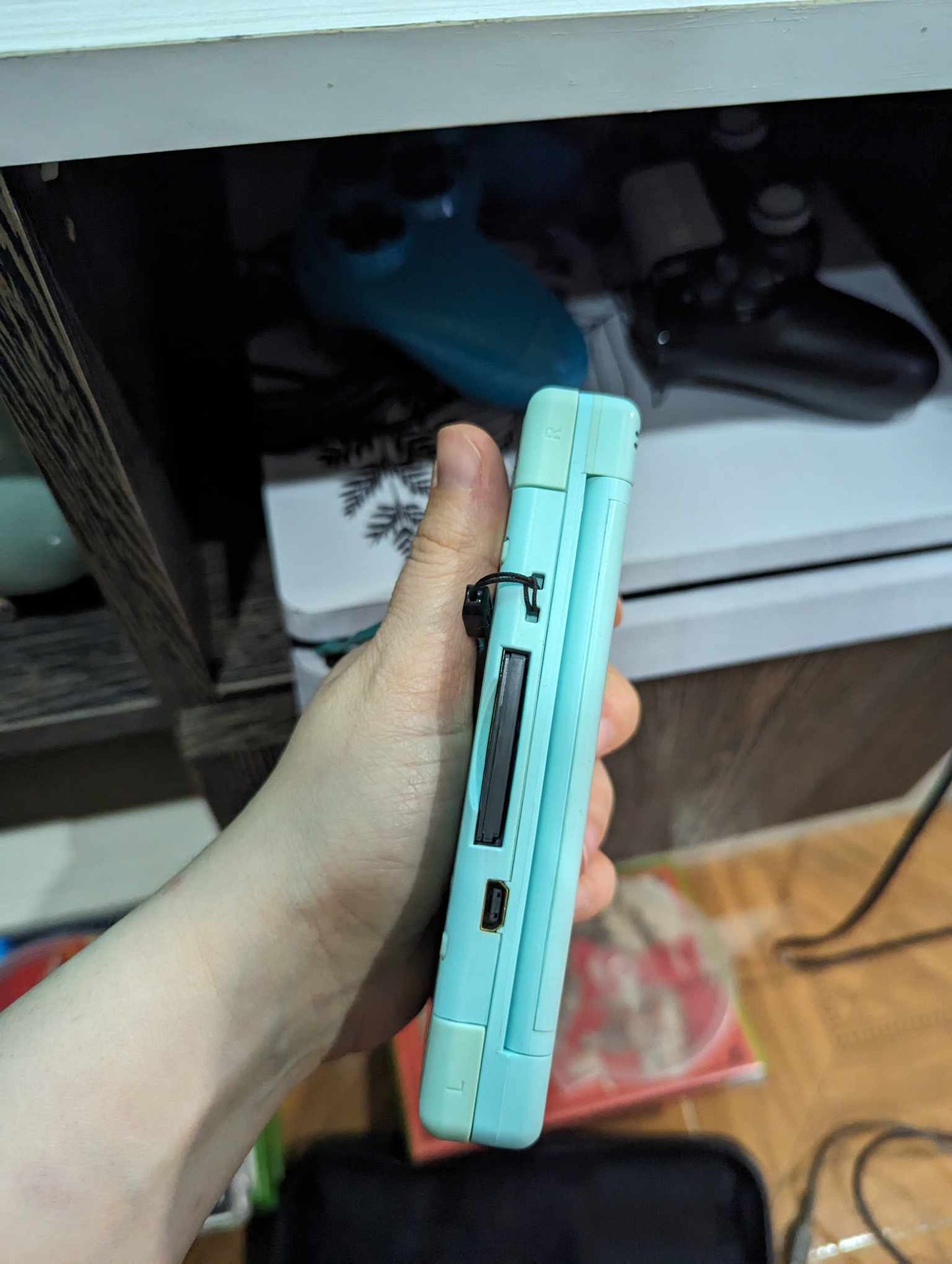 Nintendo DSi Light blue + games