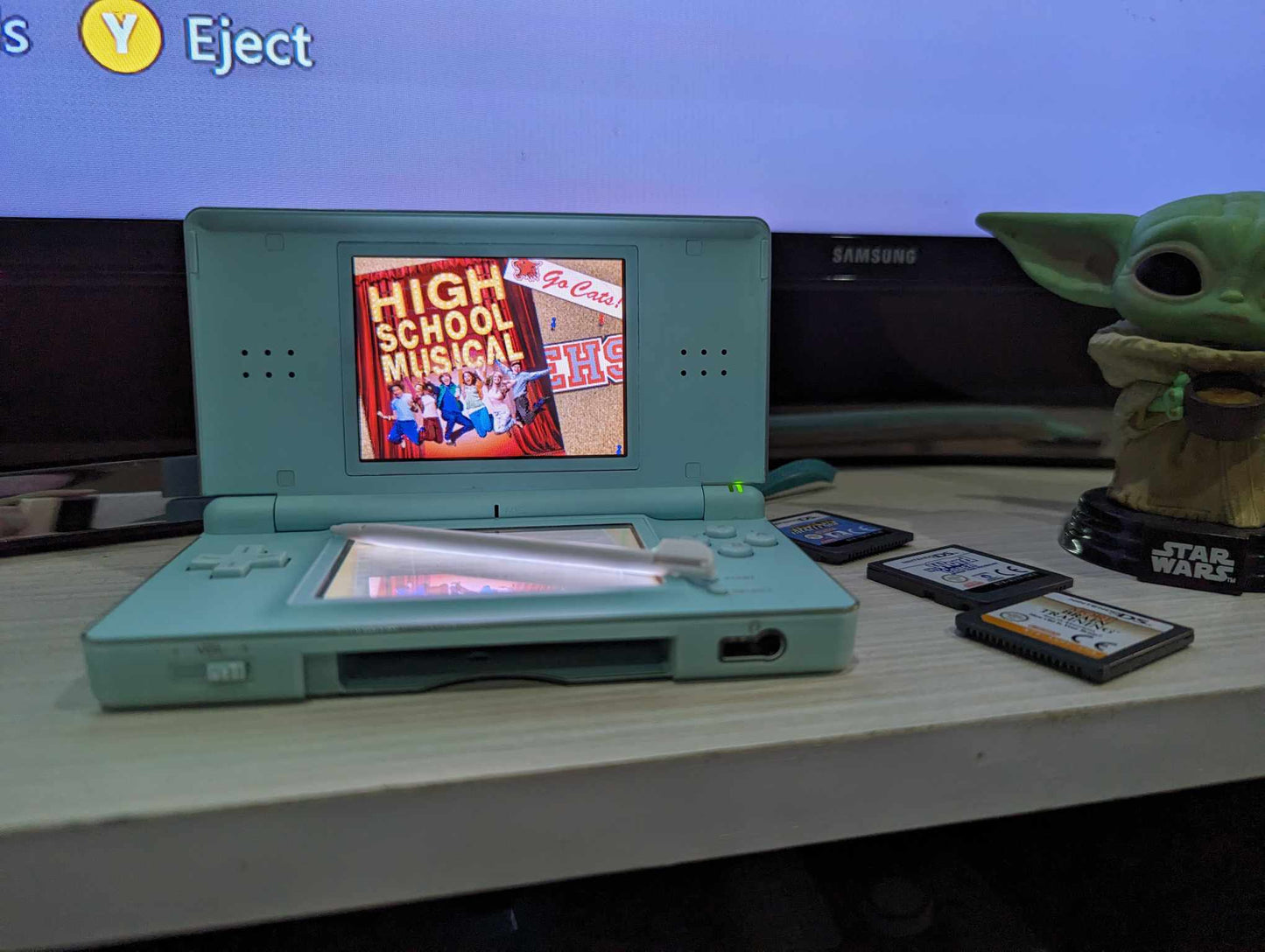 Nintendo DSi Light blue + games